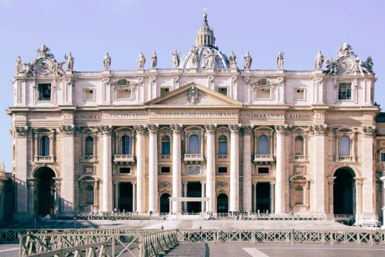 10 Facts About St Peter's Basilica - Artst